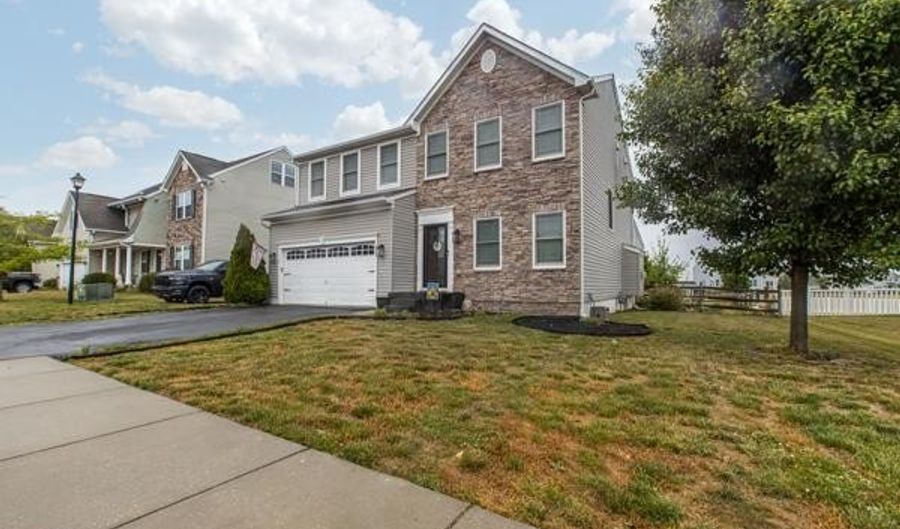 375 DELAWARE RIVER Dr, Clayton, DE 19938 - 4 Beds, 3 Bath