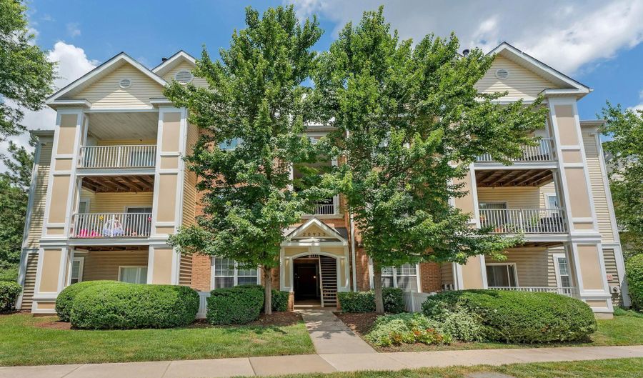 20933 CEDARPOST Sq 303, Ashburn, VA 20147 - 2 Beds, 2 Bath