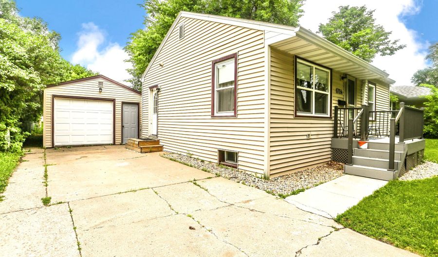 1724 S 1st St, Aberdeen, SD 57401 - 3 Beds, 2 Bath