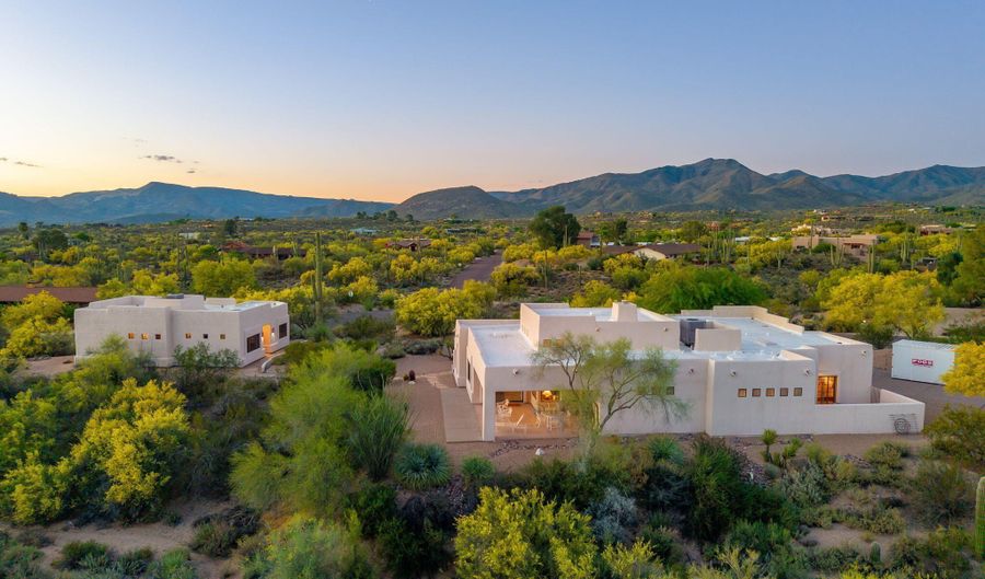 8001 E CAREFREE Dr, Carefree, AZ 85377 - 4 Beds, 4 Bath