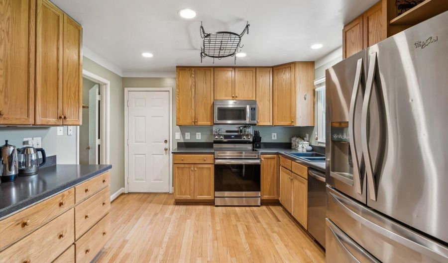 16289 QUAIL RIDGE Dr, Amissville, VA 20106 - 3 Beds, 3 Bath