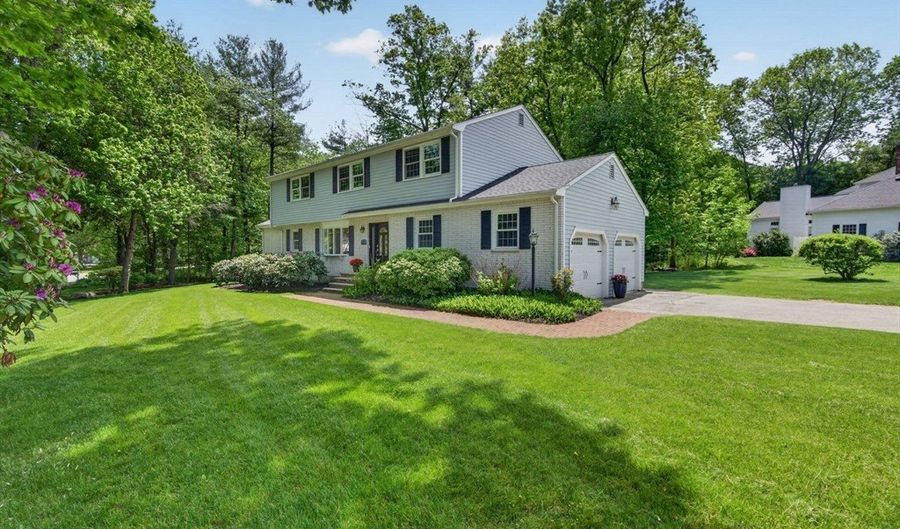 28 Algonquin Ave, Andover, MA 01810 - 5 Beds, 4 Bath