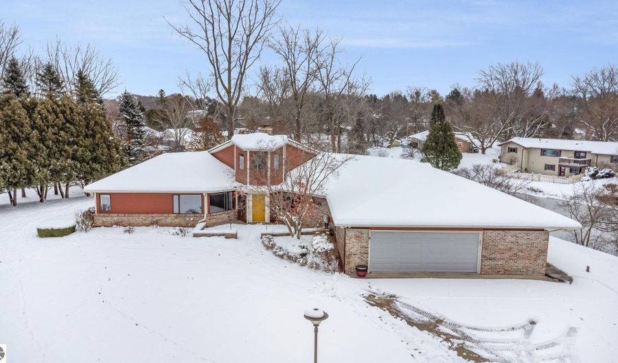 5390 Pheasant Ct, Alma, MI 48801 - 5 Beds, 4 Bath