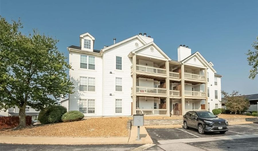 1445 Whispering Creek Dr E, Ballwin, MO 63021 - 2 Beds, 2 Bath