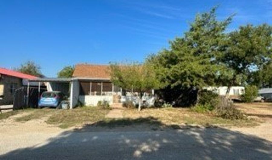 440 S Walnut St, Albany, TX 76430 - 2 Beds, 1 Bath