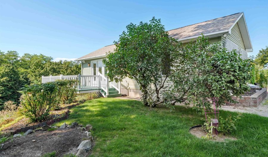 10311 SE Torch Lake Dr, Alden, MI 49612 - 5 Beds, 5 Bath