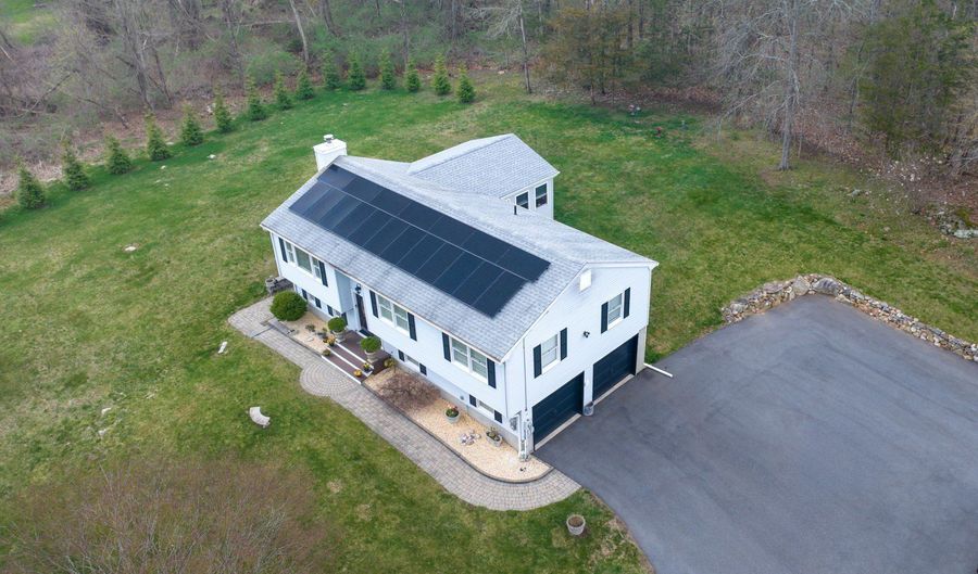11 Hally Ln, Colchester, CT 06415 - 3 Beds, 3 Bath