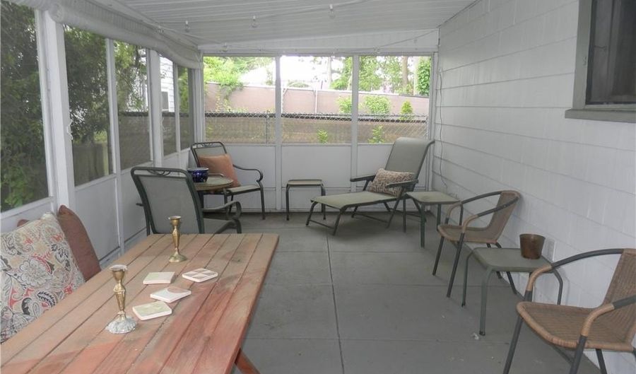 260 Pawtucket Ave, East Providence, RI 02916 - 3 Beds, 1 Bath