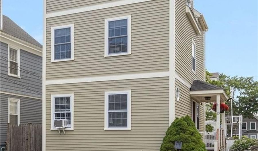 13 Vaughan Ave, Newport, RI 02840 - 3 Beds, 3 Bath