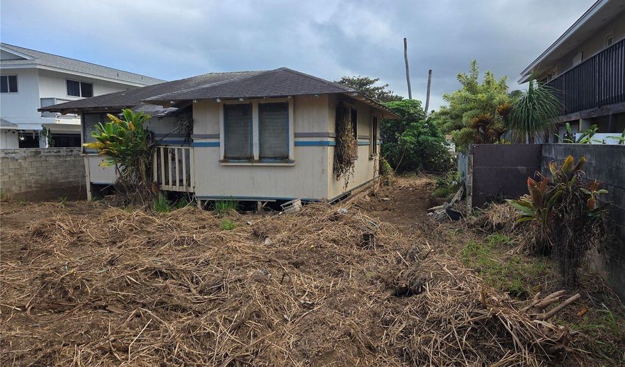 54-016 Pipilani Pl, Hauula, HI 96717 - 3 Beds, 1 Bath