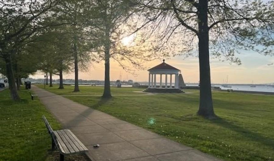 70 Carroll Ave 510, Newport, RI 02840 - 2 Beds, 1 Bath