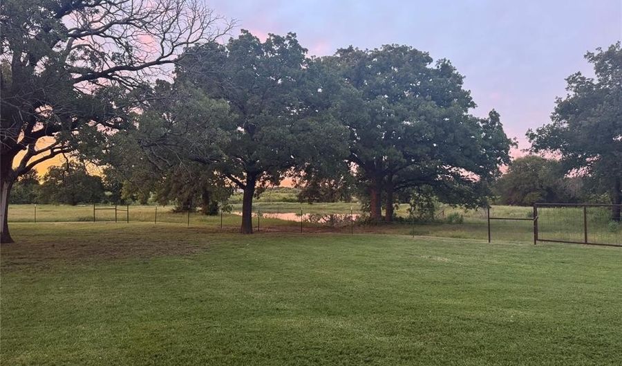 1668 Poe Prairie Rd, Millsap, TX 76066 - 3 Beds, 2 Bath
