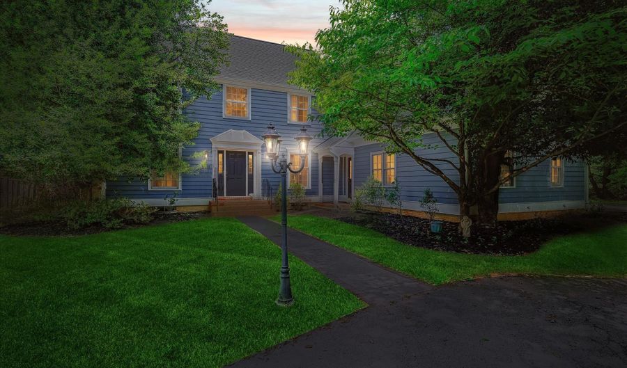8201 HECTIC HILL Ln, Rockville, MD 20854 - 4 Beds, 4 Bath