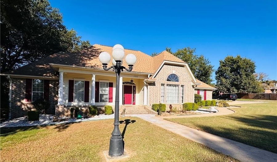 1223 Springhills Dr, Alma, AR 72921 - 4 Beds, 3 Bath
