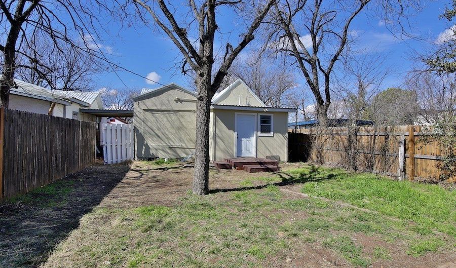 825 Palm St, Abilene, TX 79602 - 2 Beds, 2 Bath