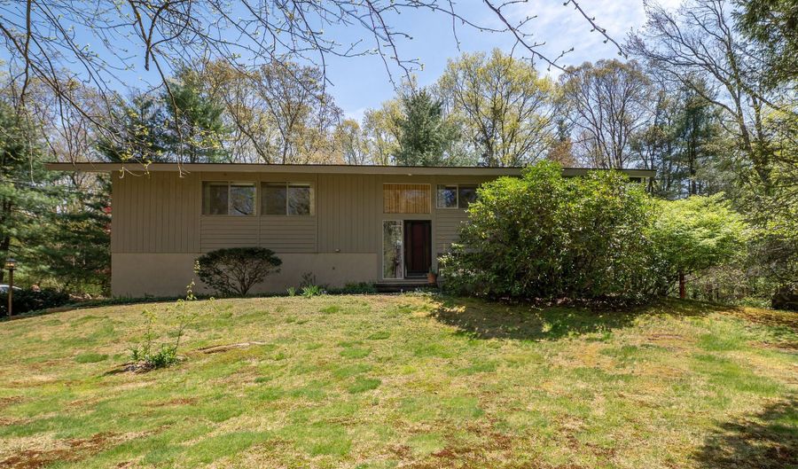 87 Pleasant Dr, Bethany, CT 06524 - 3 Beds, 2 Bath