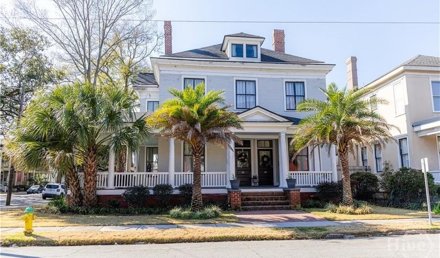 201 W 33rd St, Savannah, GA 31401 - 6 Beds, 4 Bath