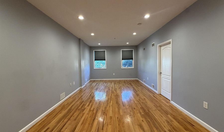 315 BROADWAY 1, Bayonne, NJ 07002 - 2 Beds, 2 Bath