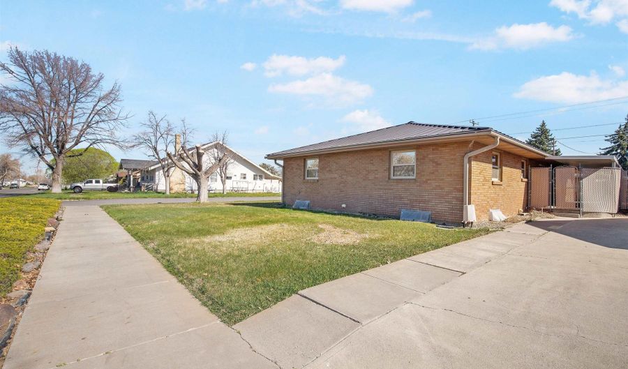 1019 Birch St, Buhl, ID 83316 - 5 Beds, 2 Bath
