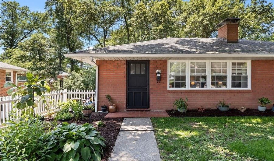 3407 McArthur Blvd, Alton, IL 62002 - 4 Beds, 2 Bath