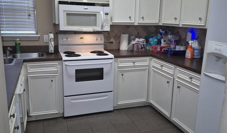 810 Harbor Bend Dr, Brandon, MS 39047 - 3 Beds, 2 Bath