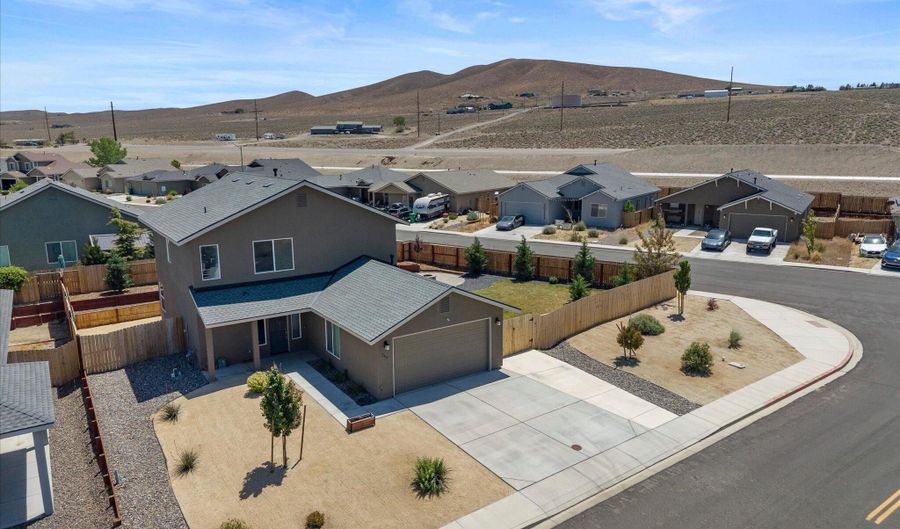 765 Garnet Way, Fernley, NV 89408 - 3 Beds, 3 Bath