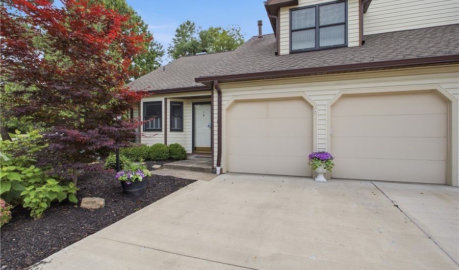700 Hampton Cir 8, Aurora, OH 44202 - 3 Beds, 2 Bath