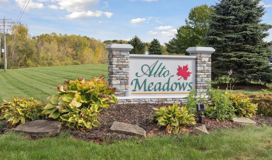 11681 Koala Bear Dr, Alto, MI 49302 - 4 Beds, 3 Bath