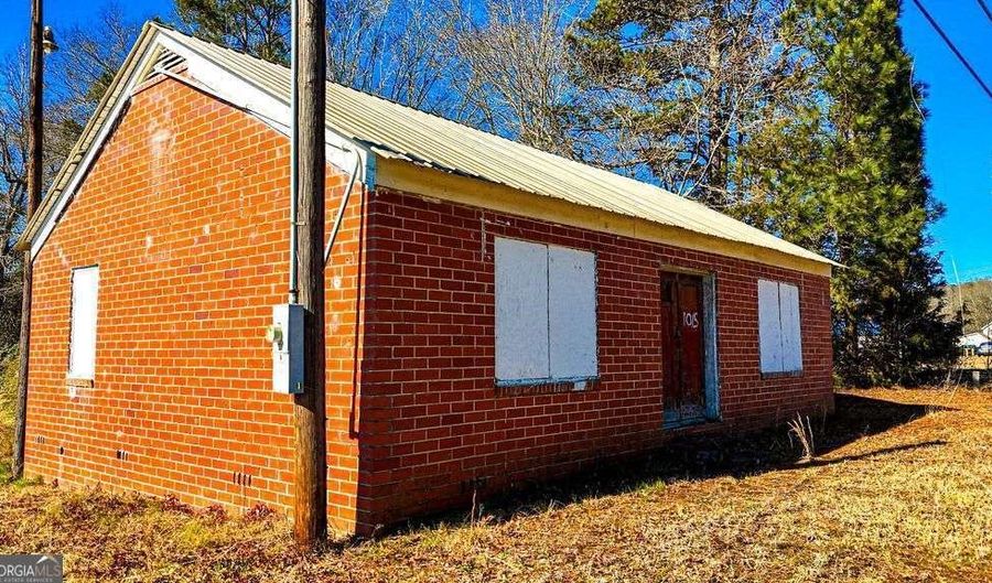 1013 Veterans Pkwy, Barnesville, GA 30204 - 3 Beds, 3 Bath