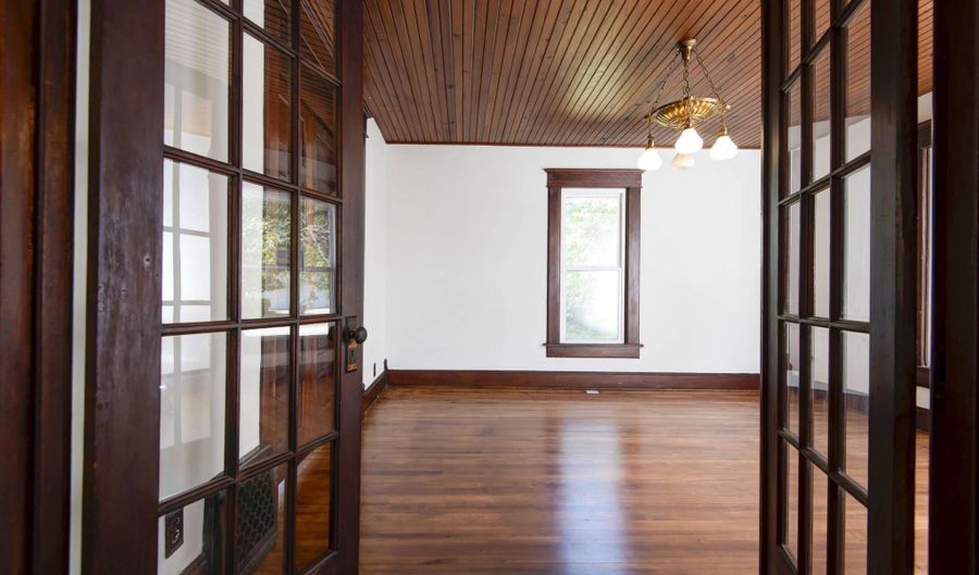 503 Mcnatt Ave, Aurora, MO 65605 - 4 Beds, 2 Bath