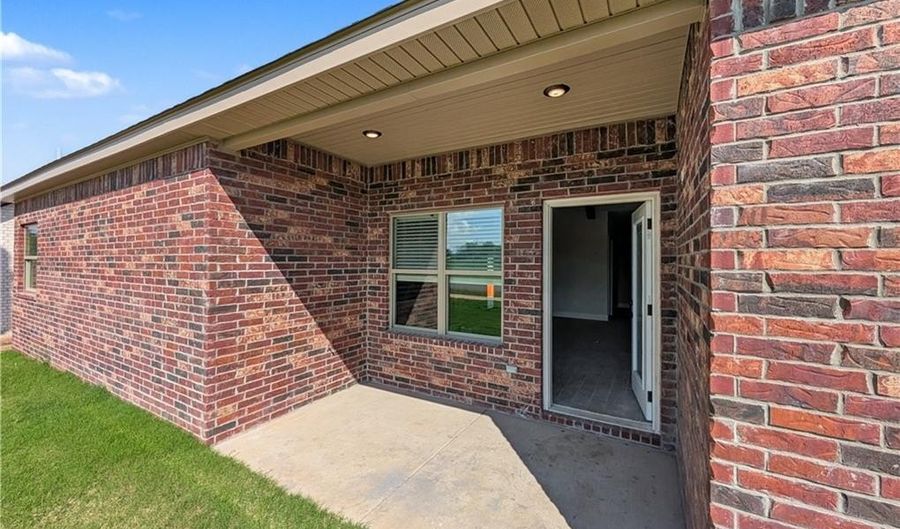 6807 SW Basswood Ave, Bentonville, AR 72712 - 4 Beds, 2 Bath