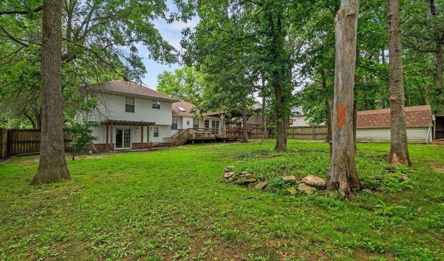 1019 Daniels St, Aurora, MO 65605 - 4 Beds, 3 Bath