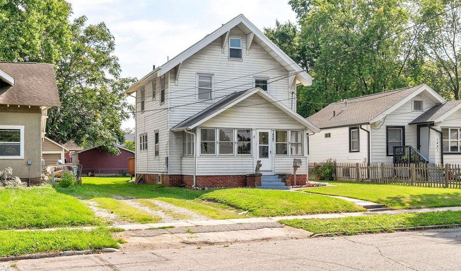 1427 Mattern Ave, Des Moines, IA 50316 - 3 Beds, 2 Bath