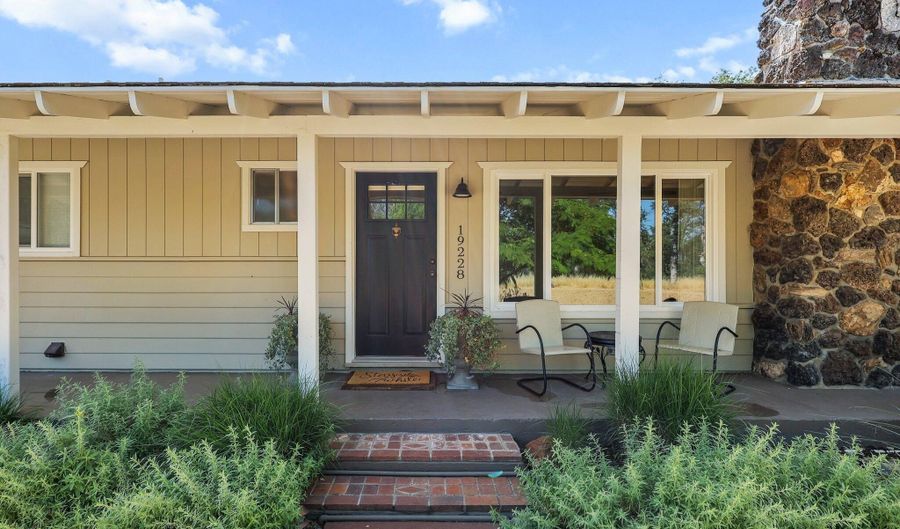 19228 Hill St, Anderson, CA 96007 - 2 Beds, 2 Bath
