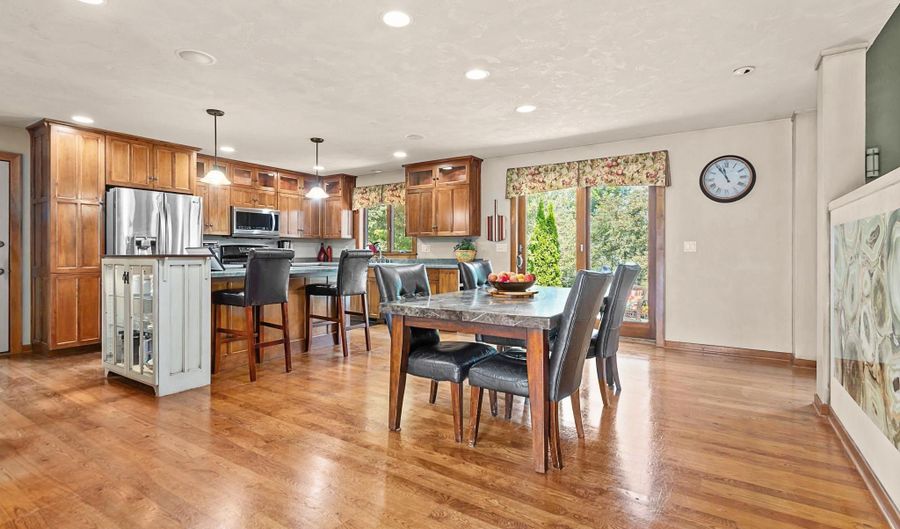 W2534 BUCHANAN Road, Appleton, WI 54915 - 4 Beds, 4 Bath