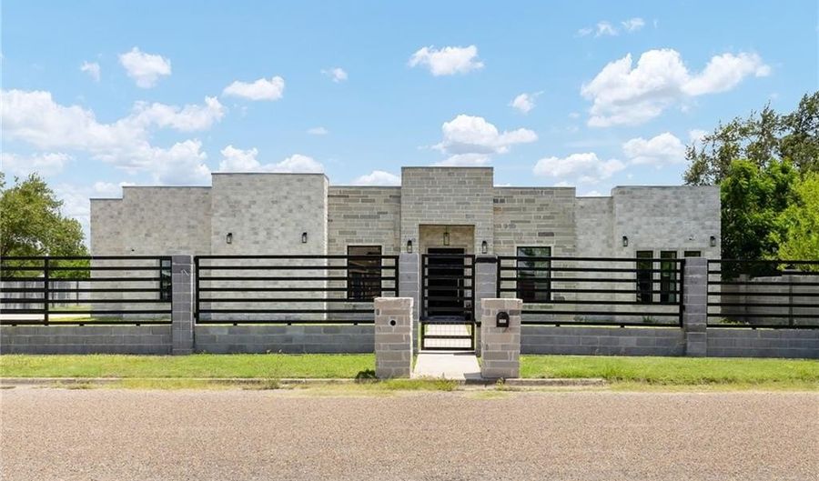 1435 Pinto Dr, Alamo, TX 78516 - 3 Beds, 4 Bath