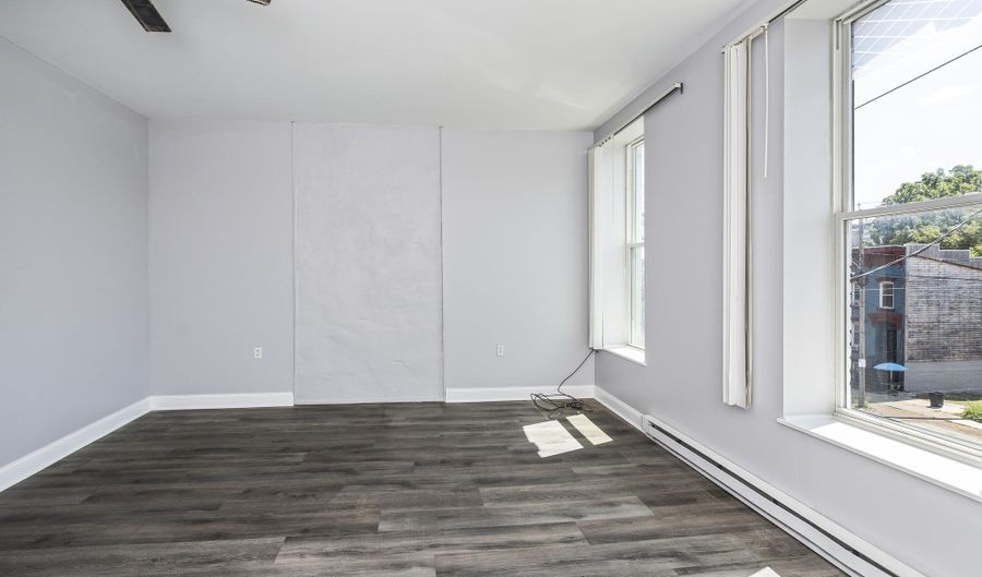 211 Clinton Ave, Albany, NY 12210 - 5 Beds, 3 Bath