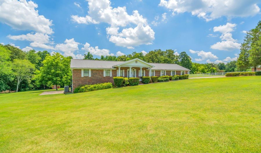922 Highway 39, Athens, TN 37303 - 3 Beds, 4 Bath