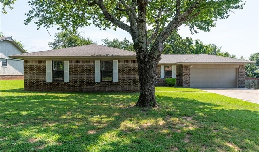 1304 Kingswood St, Alma, AR 72921 - 3 Beds, 2 Bath