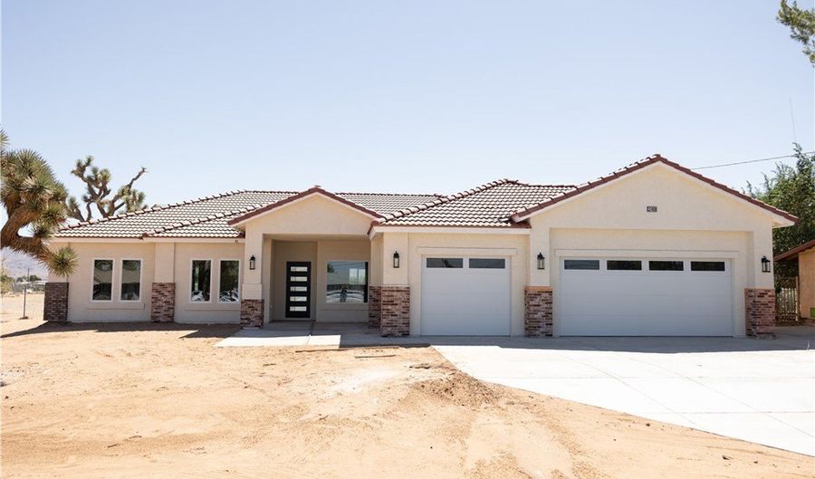 12409 Pawnee Rd, Apple Valley, CA 92308 - 4 Beds, 3 Bath