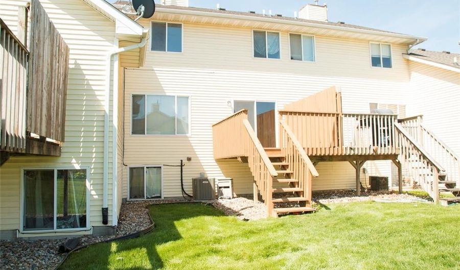 1013 10th Ave, Altoona, IA 50009 - 3 Beds, 3 Bath