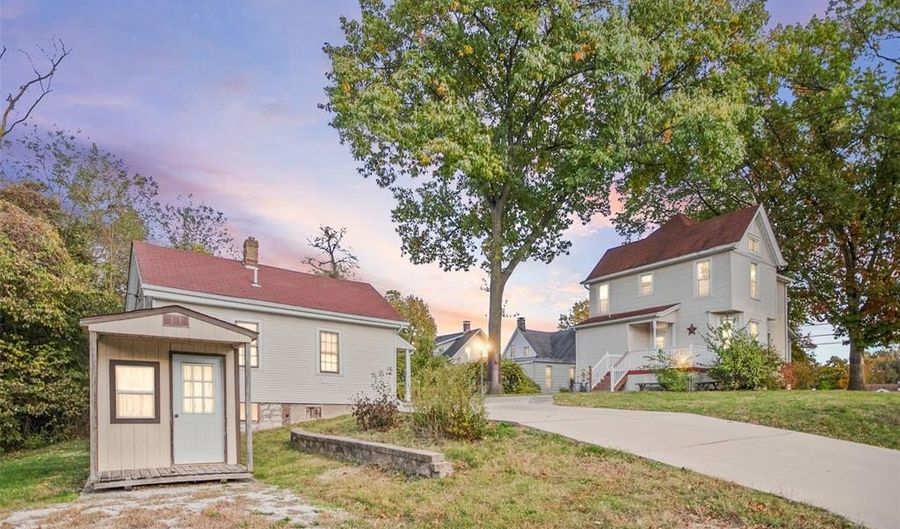 3302 College Ave, Alton, IL 62002 - 0 Beds, 0 Bath