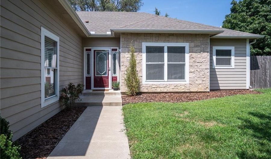 214 Hillside Dr, Baldwin City, KS 66006 - 3 Beds, 2 Bath
