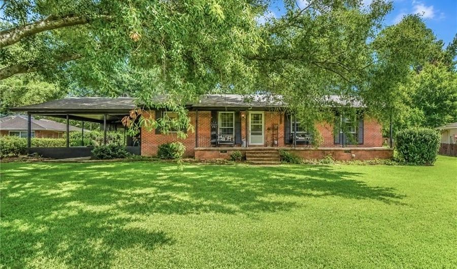 1789 HOLMAN St, Alexander City, AL 35010 - 4 Beds, 3 Bath