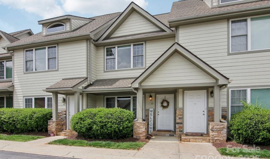 22 Rotunda Cir, Asheville, NC 28806 - 2 Beds, 3 Bath
