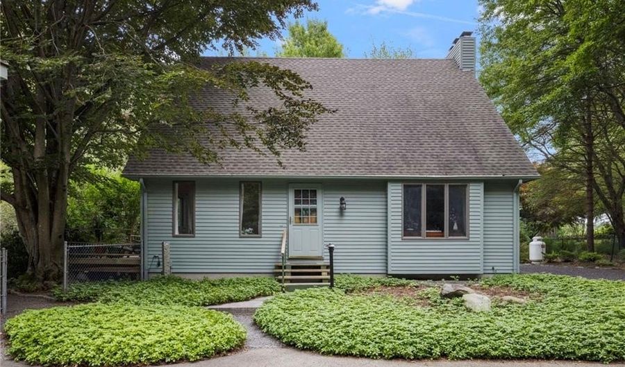 930 N Main Rd, Jamestown, RI 02835 - 3 Beds, 3 Bath