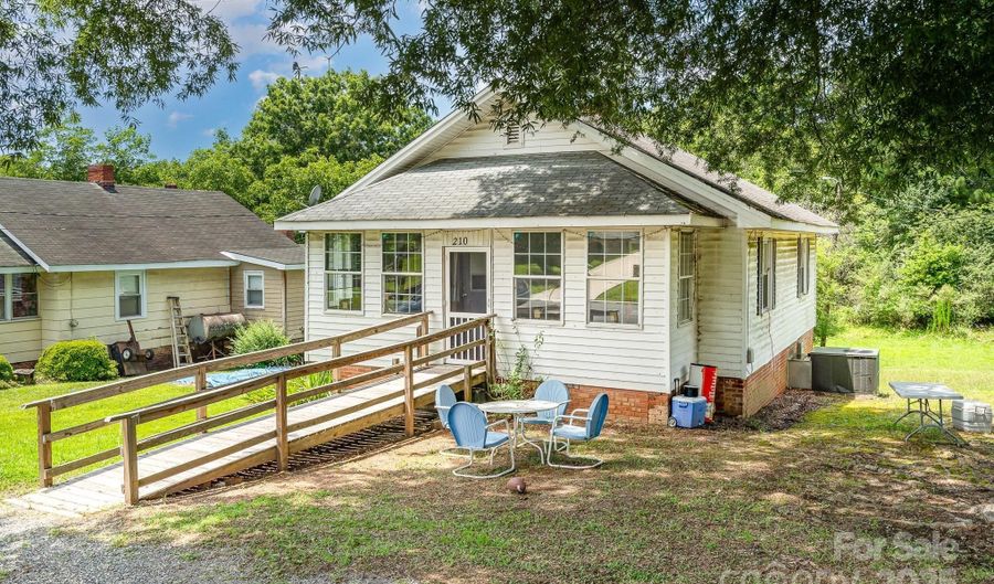 210 Lincoln St, Badin, NC 28009 - 2 Beds, 1 Bath