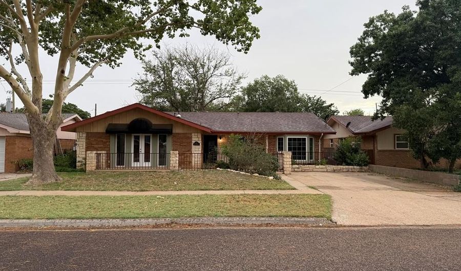 1211 NW 13th St, Andrews, TX 79714 - 3 Beds, 2 Bath