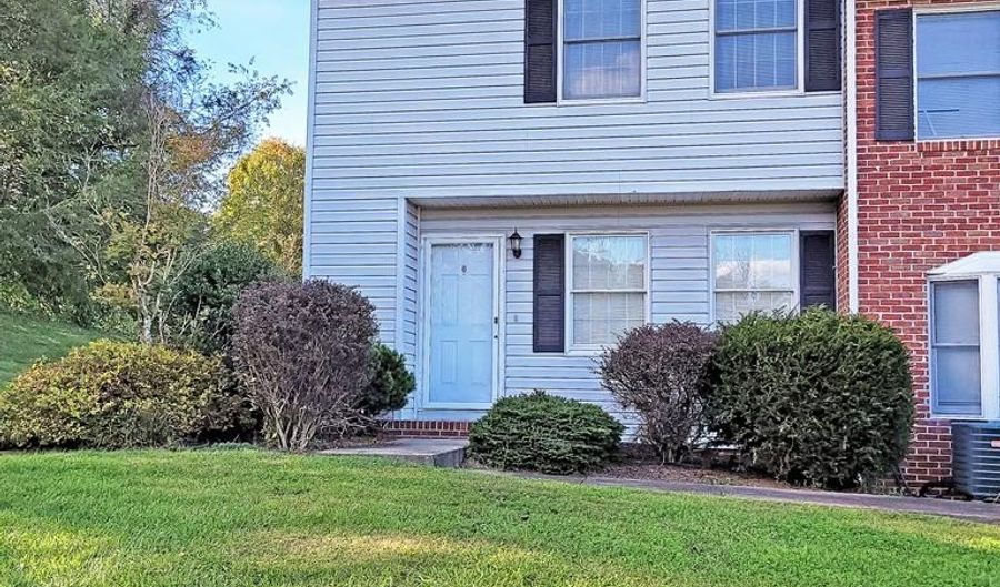 941 Maiden St #6, Abingdon, VA 24210 - 2 Beds, 3 Bath