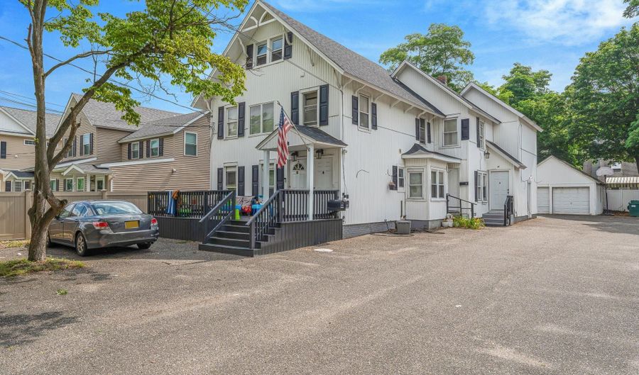 37 Park Ave 3, Amityville, NY 11701 - 2 Beds, 1 Bath